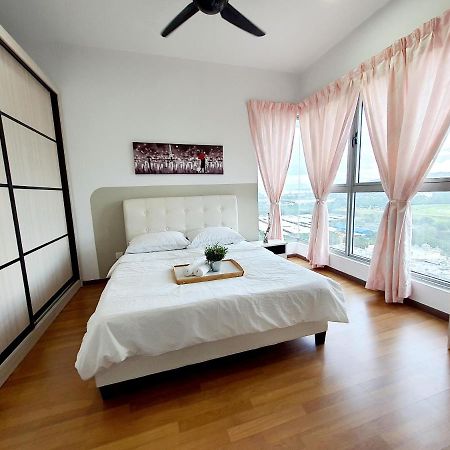Residensi Flora Apartment Seri Kembangan Exterior photo