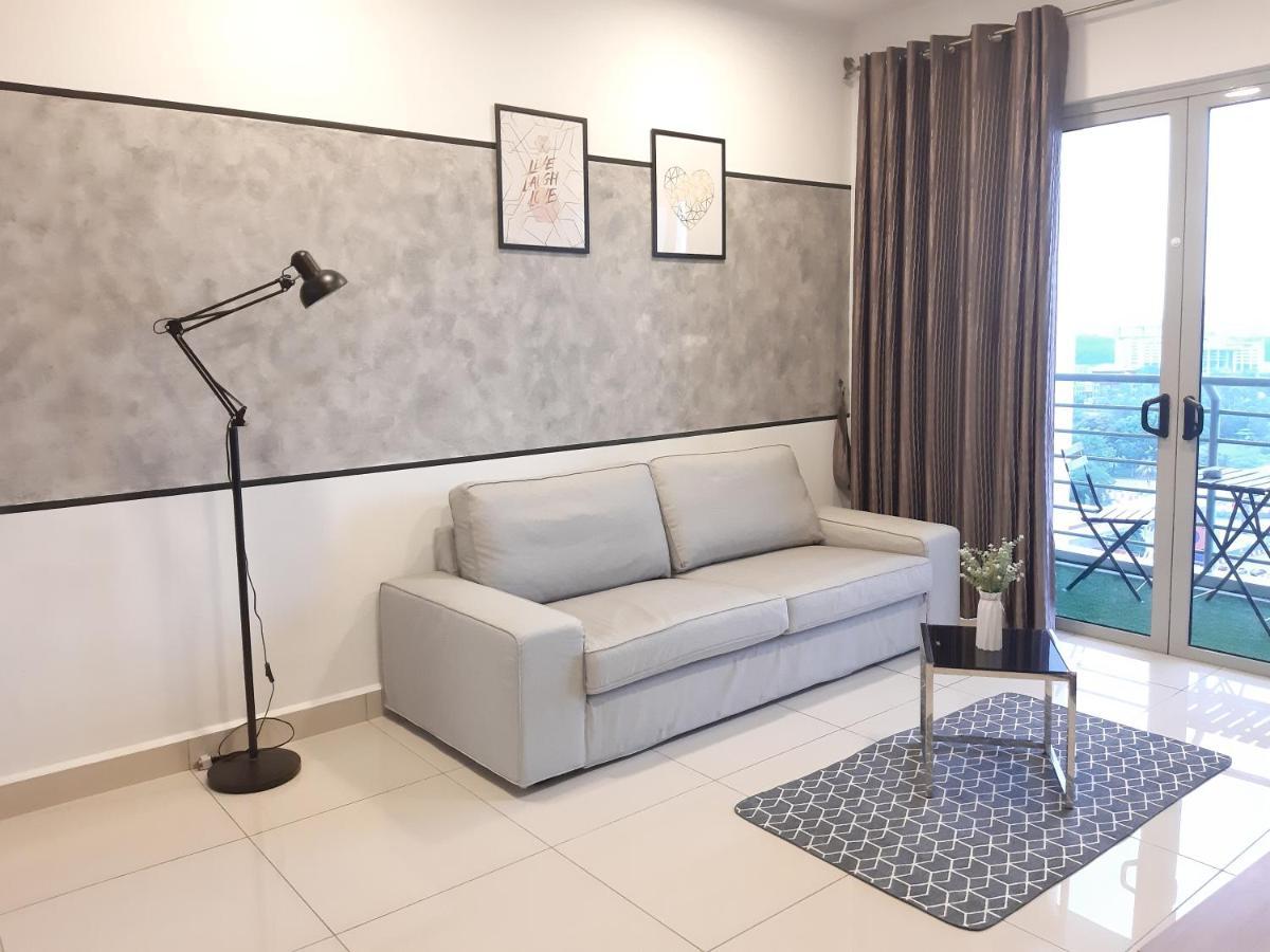 Residensi Flora Apartment Seri Kembangan Exterior photo