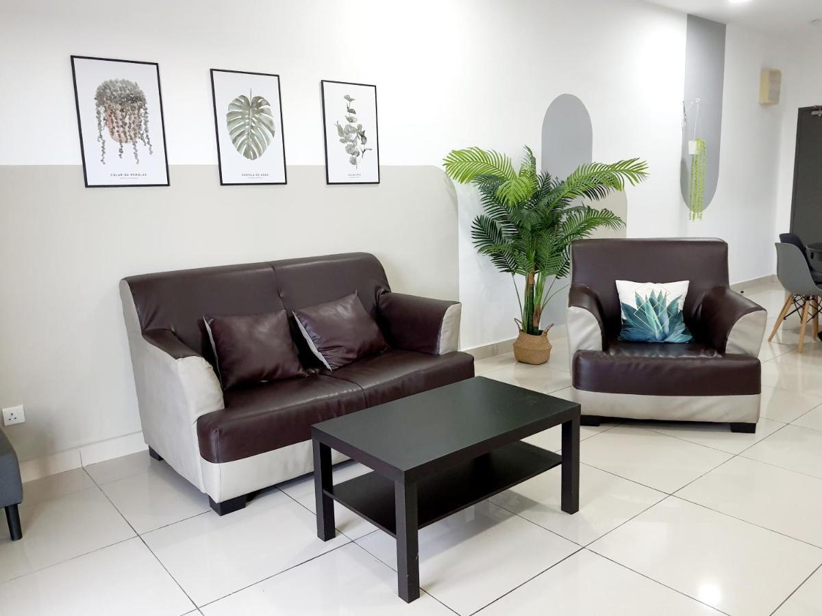 Residensi Flora Apartment Seri Kembangan Exterior photo