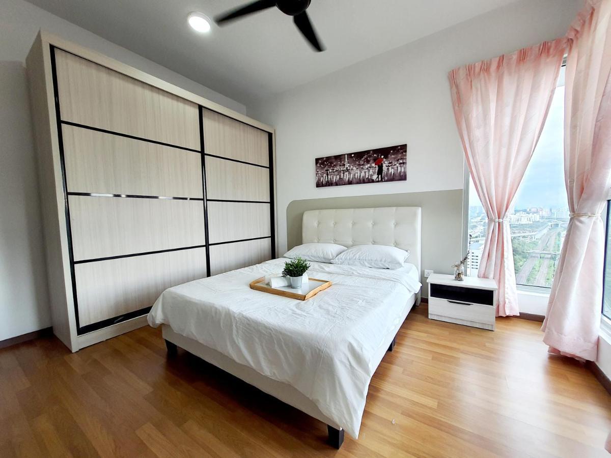 Residensi Flora Apartment Seri Kembangan Exterior photo
