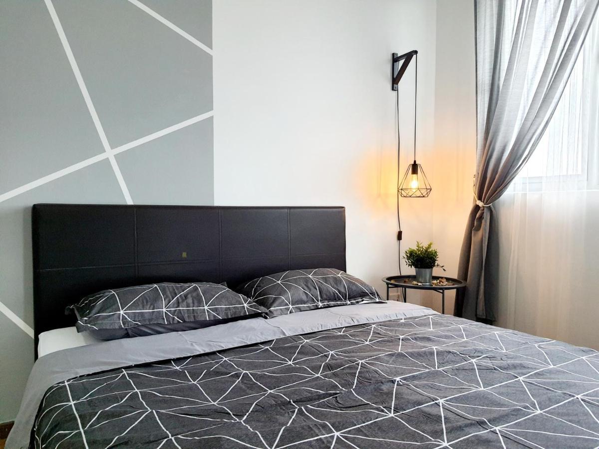 Residensi Flora Apartment Seri Kembangan Exterior photo